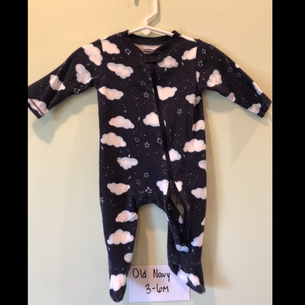 Old Navy “Cloud” outfit